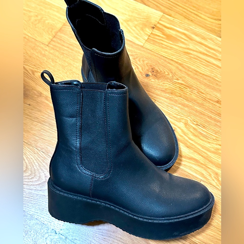 Women’s Black Platform Boots 6.5